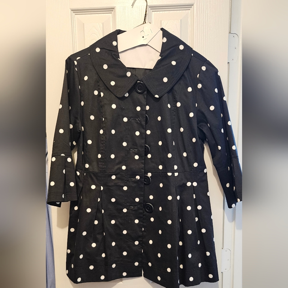 Stylish Polka Dot Short Trench Coat W 3/4 Flared Sleeves & Lrge Button Front
